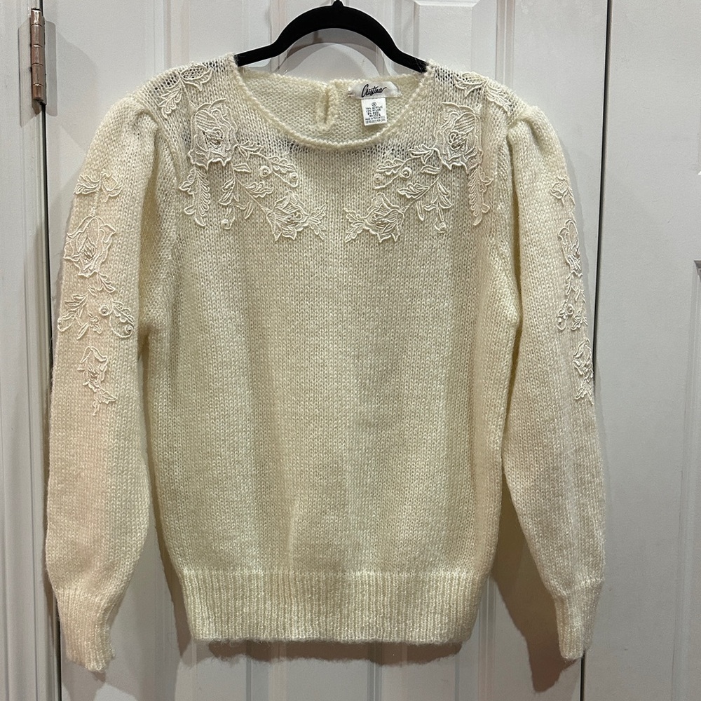 NWOT Elegant Cream Sweater with Floral Embroidery size S
